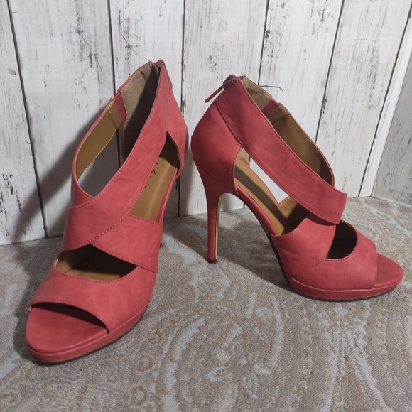 Michael Antonio  Womens sz 10 leather high heels - Picture 5 of 10